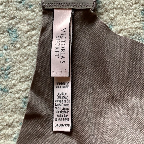 Victoria’s Secret Bra - Picture 3 of 3